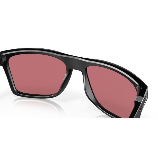 Oakley OO 9100 LEFFINGWELL col. 09 è un occhiale da sole in titanio nero opaco e calibro 57.