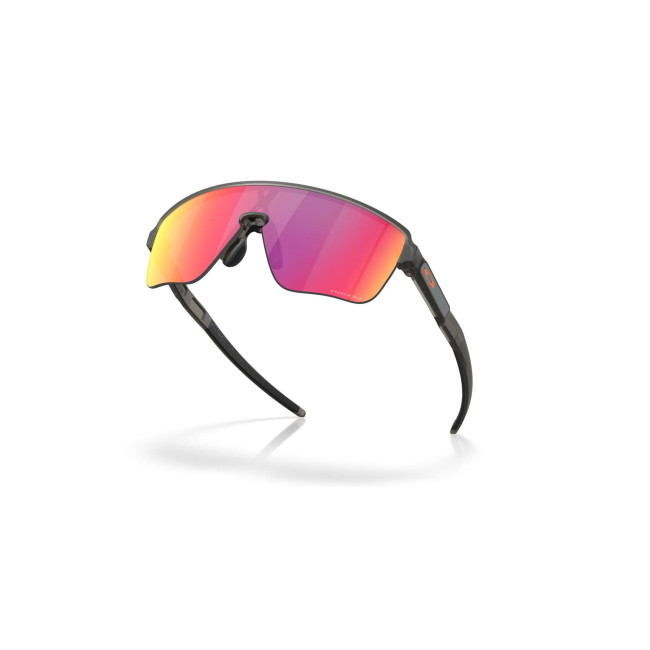 Oakley OO 9415 CORRIDOR SQ col. 03 è un occhiale da sole in acetato grigio fumo opaco e calibro 42.