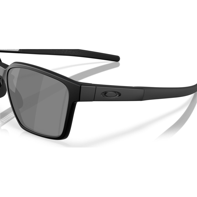 Oakley OO 9430 ACTUATOR SQ col. 01 è un occhiale da sole in acetato nero opaco e calibro 57.