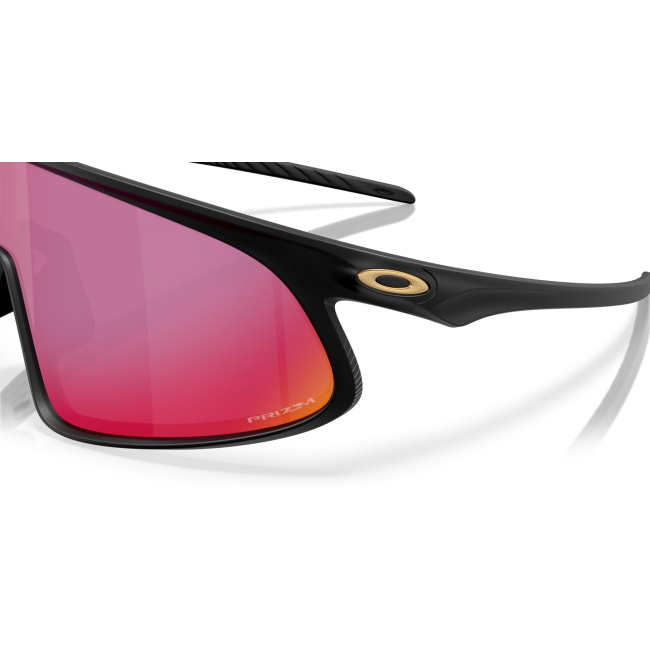 Oakley OO 9484D RSLV col. 02 è un occhiale da sole in acetato nero opaco e calibro 49.