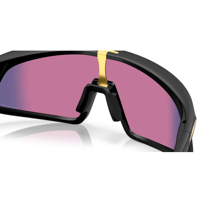 Oakley OO 9484D RSLV col. 02 è un occhiale da sole in acetato nero opaco e calibro 49.