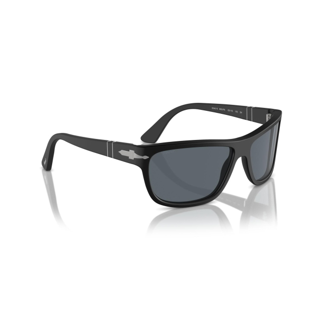 Persol PO 3342-S col. 900/R5 è un occhiale da sole da donna in acetato nero gommato, dalla forma rettangolare e calibro 63.