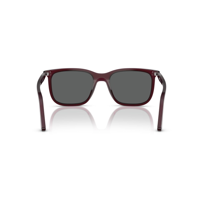 Persol PO 3357-S RENZO col. 1216/B1 è un occhiale da sole da donna in acetato bordeaux bordeaux, dalla forma rettangolare e calibro 53.
