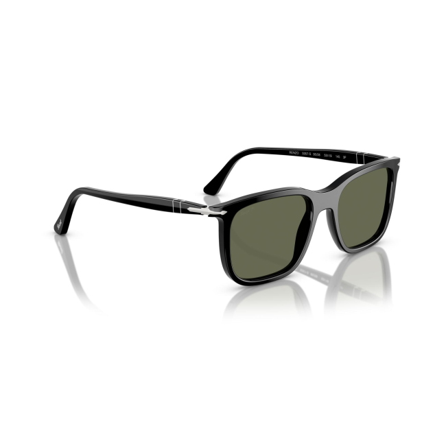 Persol PO 3357-S RENZO col. 95/58 è un occhiale da sole da donna in acetato nero lucido, dalla forma rettangolare e calibro 53.