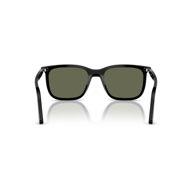 Persol PO 3357-S RENZO col. 95/58 è un occhiale da sole da donna in acetato nero lucido, dalla forma rettangolare e calibro 53.