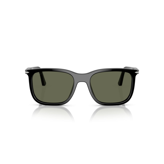 Persol PO 3357-S RENZO col. 95/58 è un occhiale da sole da donna in acetato nero lucido, dalla forma rettangolare e calibro 53.