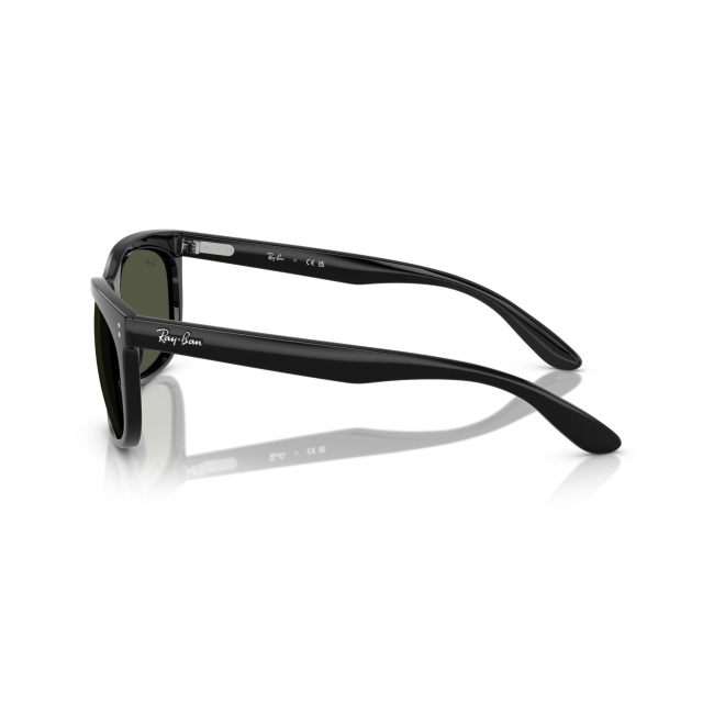 Ray-Ban RB 2389 BALORETTE col. 901/31 è un occhiale da sole in acetato nero lucido e calibro 57.