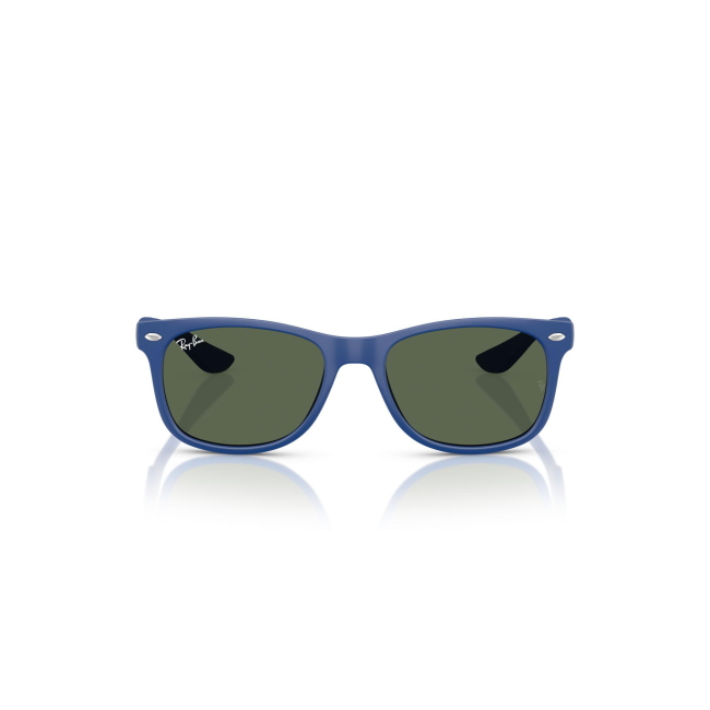 Ray-Ban Junior RB 9052S col. 717771 è un occhiale da sole in acetato blu gommato e calibro 47.