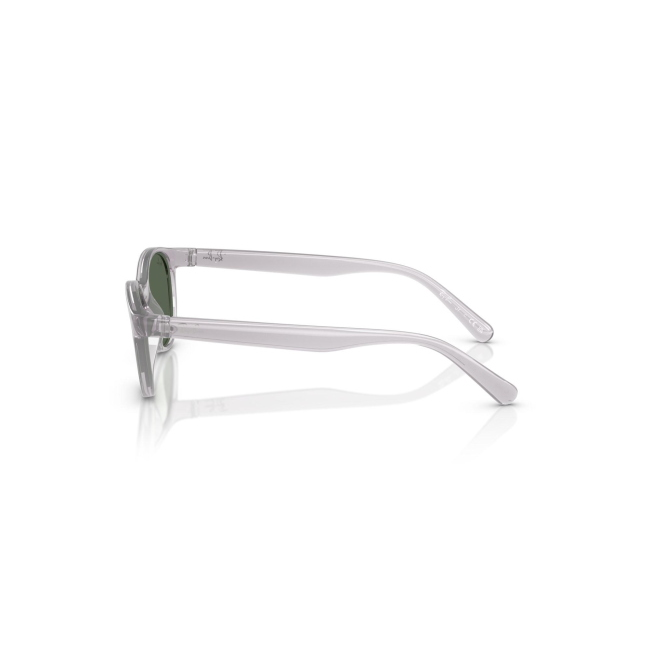 Ray-Ban Junior RB 9080S col. 717171 è un occhiale da sole in acetato grigia trasparente e calibro 45.