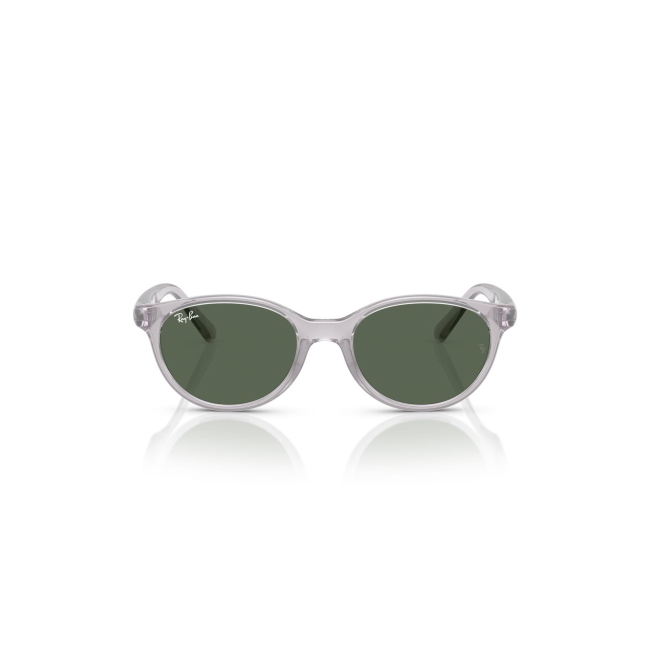 Ray-Ban Junior RB 9080S col. 717171 è un occhiale da sole in acetato grigia trasparente e calibro 45.