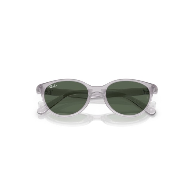 Ray-Ban Junior RB 9080S col. 717171 è un occhiale da sole in acetato grigia trasparente e calibro 45.
