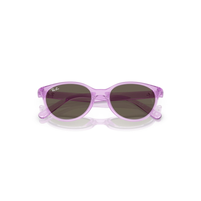 Ray-Ban Junior RB 9080S col. 7172/3 è un occhiale da sole in acetato viola trasparente e calibro 45.