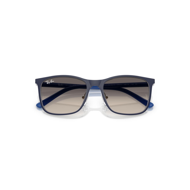 Ray-Ban Junior RB 9551S col. 298/11 è un occhiale da sole in metallo blu e aste celluloide blu e calibro 48.