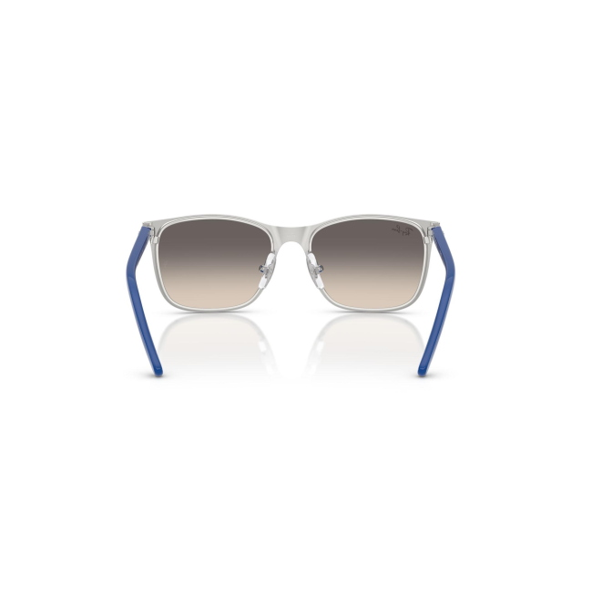 Ray-Ban Junior RB 9551S col. 298/11 è un occhiale da sole in metallo blu e aste celluloide blu e calibro 48.