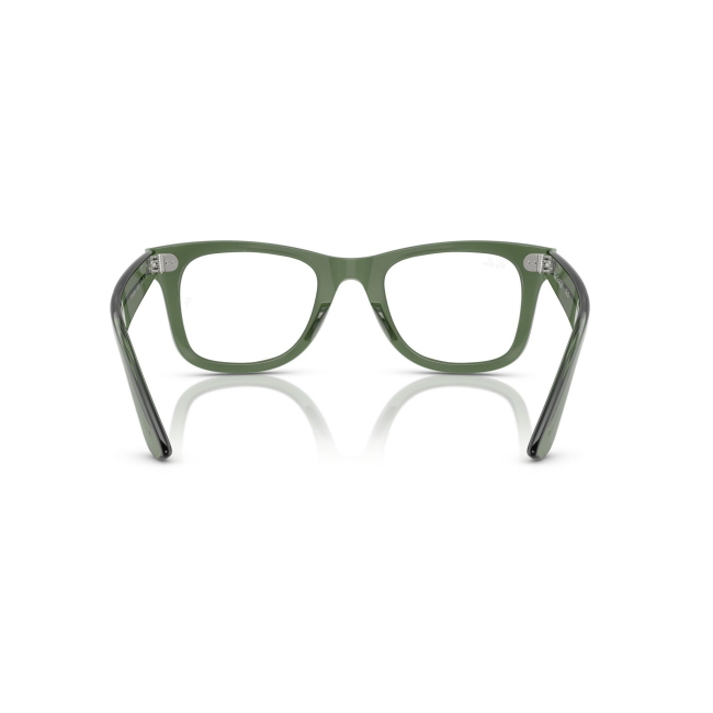 Ray-Ban RB 4340V WAYFARER col. 8418 è una montatura da vista in acetato verde translucido e calibro 50.
