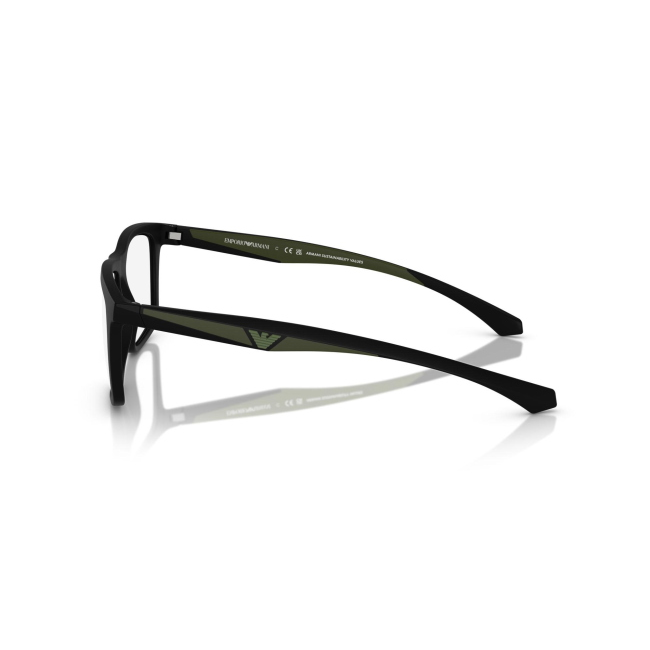 Emporio Armani EA 4235 + CLIP col. 5001/1W è un occhiale da sole da uomo in acetato nero satinato, dalla forma squadrata e calibro 53.
