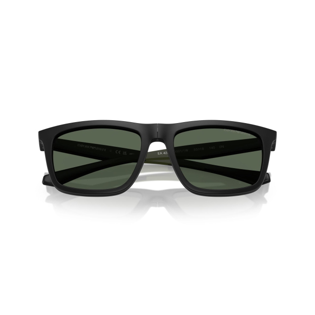 Emporio Armani EA 4235 + CLIP col. 5001/1W è un occhiale da sole da uomo in acetato nero satinato, dalla forma squadrata e calibro 53.