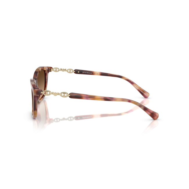 Emporio Armani EA 4238 col. 6196/74 è un occhiale da sole da donna in acetato tartarugato rosso, dalla forma cat eye e calibro 54.
