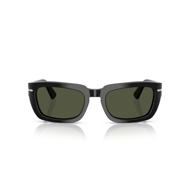 Persol PO 3367-S col. 95/31 è un occhiale da sole da donna in acetato nero lucido, dalla forma pillow e calibro 54.