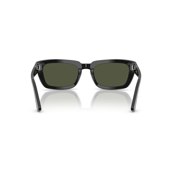 Persol PO 3367-S col. 95/31 è un occhiale da sole da donna in acetato nero lucido, dalla forma pillow e calibro 54.