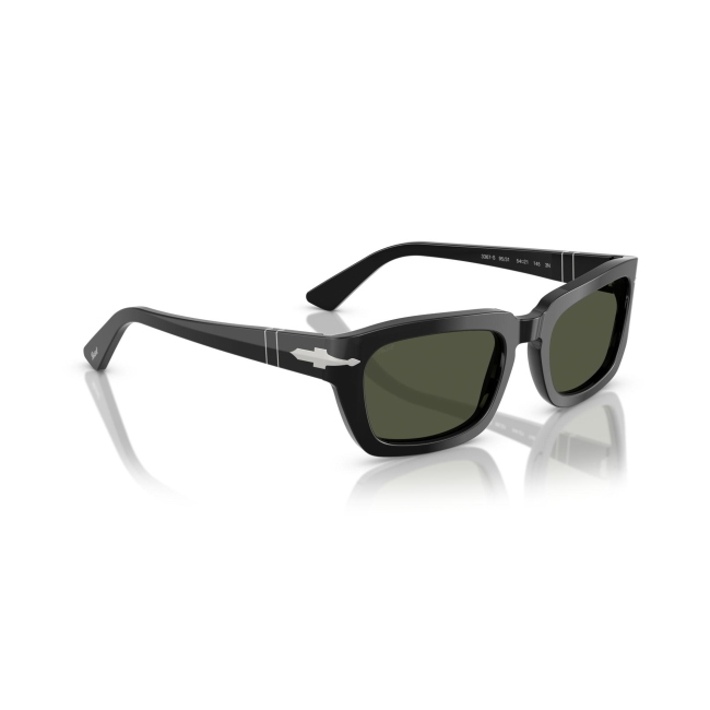 Persol PO 3367-S col. 95/31 è un occhiale da sole da donna in acetato nero lucido, dalla forma pillow e calibro 54.