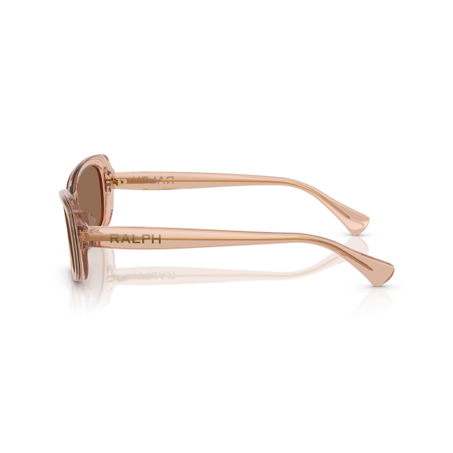 Ralph RA 5322U col. 6211/73 è un occhiale da sole in acetato marrone chiaro trasparente e calibro 55.