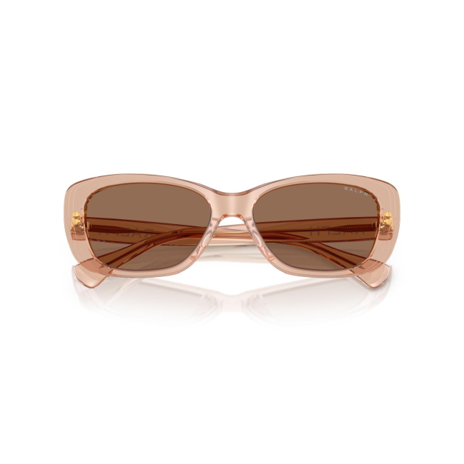 Ralph RA 5322U col. 6211/73 è un occhiale da sole in acetato marrone chiaro trasparente e calibro 55.