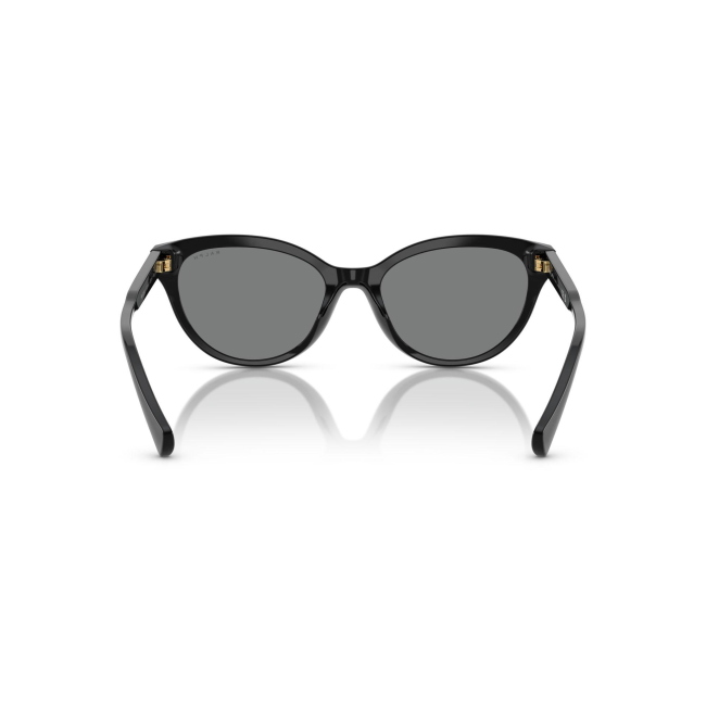 Ralph RA 5326U col. 5001/87 è un occhiale da sole in acetato nero lucido e calibro 55.