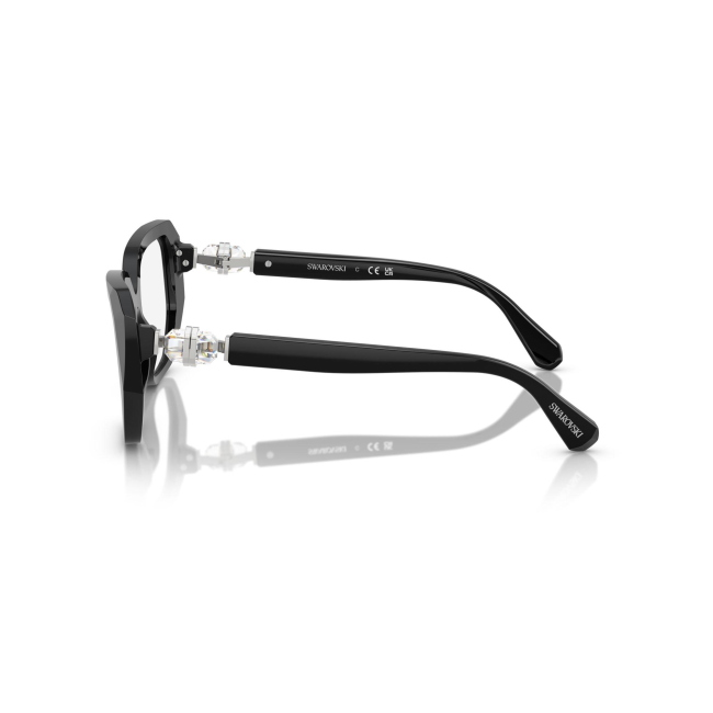 Swarovski SK 2035 col. 1001 è una montatura da vista da donna in acetato nero, dalla forma irregolare e calibro 55.