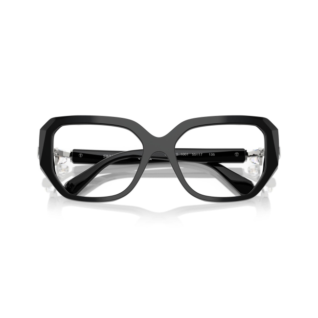 Swarovski SK 2035 col. 1001 è una montatura da vista da donna in acetato nero, dalla forma irregolare e calibro 55.