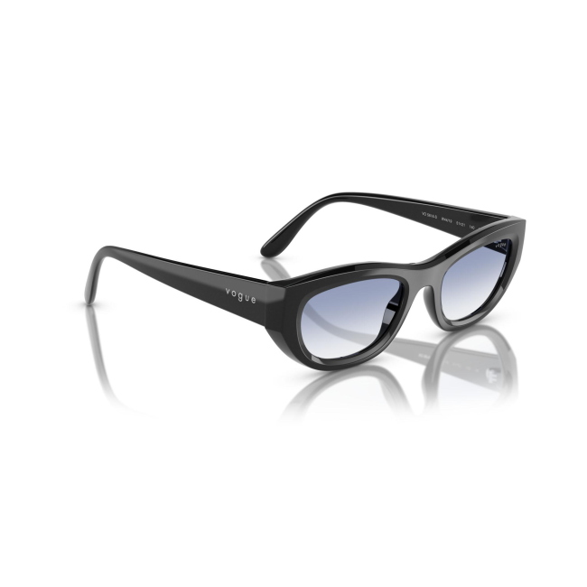 Vogue VO 5616S col. W44/19 è un occhiale da sole in acetato nero lucido e calibro 51.