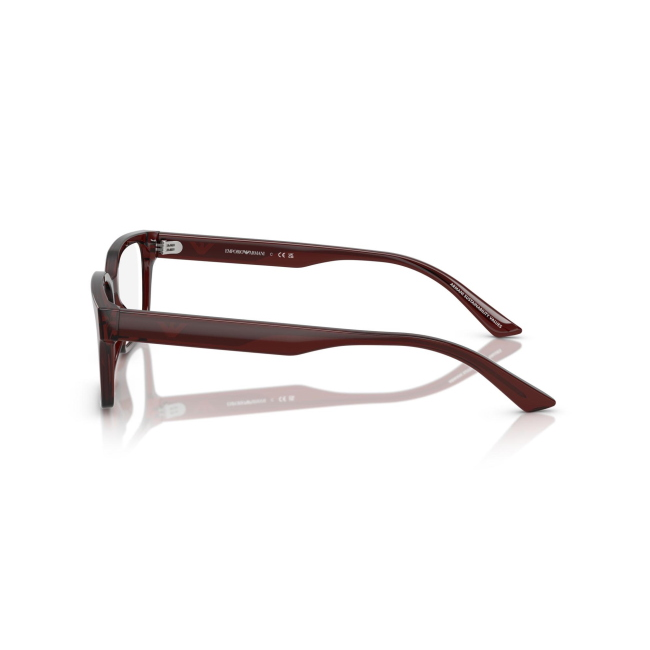 Emporio Armani EA 3244 col. 6174 è una montatura da vista da uomo in acetato marrone trasparente, dalla forma rettangolare e calibro 55.