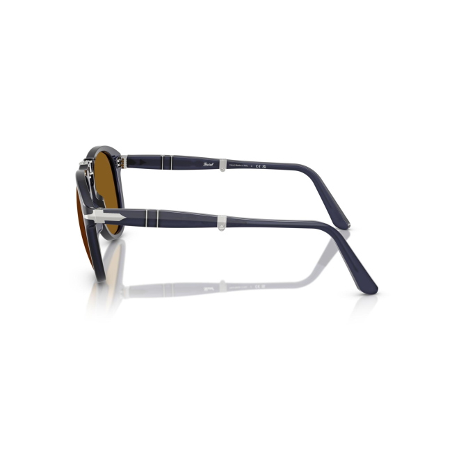 Persol PO 0714 col. 1217/33 è un occhiale da sole in acetato blu notte perlaceo e calibro 54.
