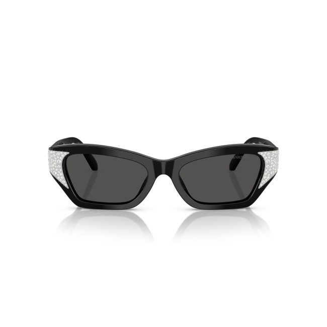 Swarovski SK 6029 col. 100187 è un occhiale da sole da donna in acetato nero lucido, dalla forma cat eye e calibro 53.