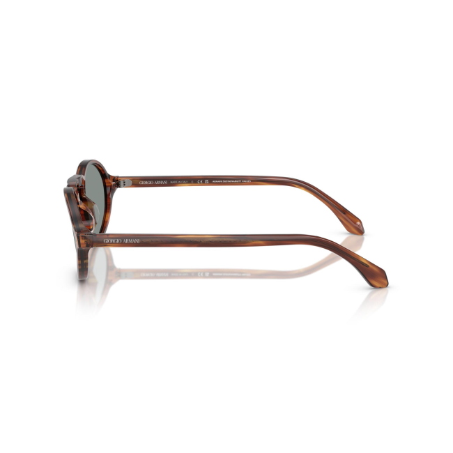 Giorgio Armani AR 8219U col. 6162/56 è un occhiale da sole in acetato marrone striato e calibro 52.