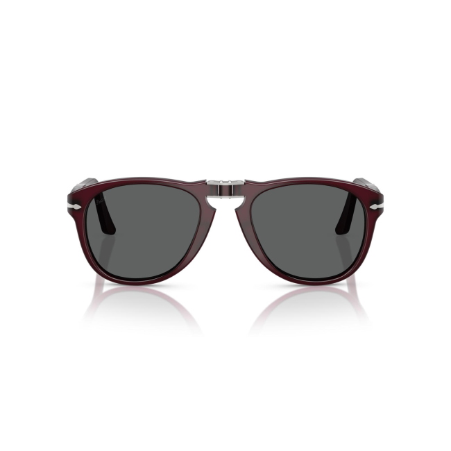 Persol PO 0714 col. 1216/B1 è un occhiale da sole da uomo in acetato prugna perlaceo bordeaux, dalla forma pilot e calibro 54.
