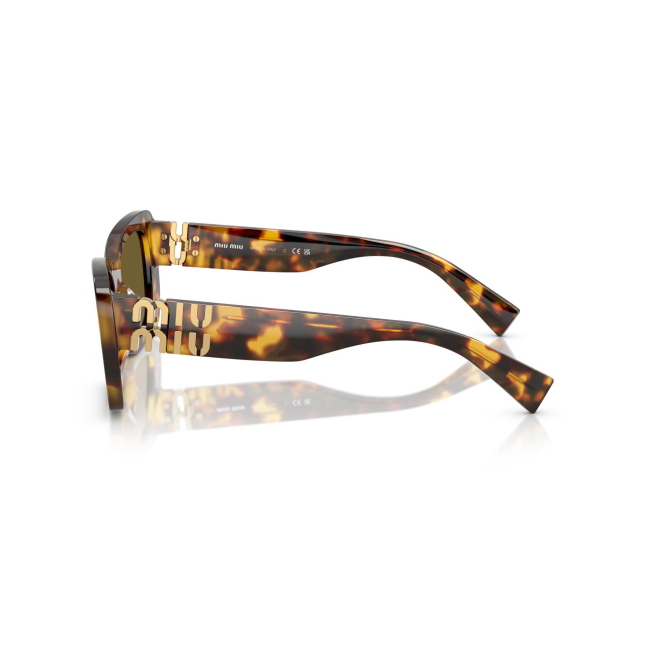 Miu Miu SMU 07Y col. 14L-09Z è un occhiale da sole da donna in acetato marrone tartarugato, dalla forma rettangolare e calibro 53.
