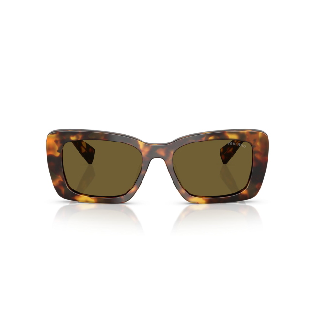Miu Miu SMU 07Y col. 14L-09Z è un occhiale da sole da donna in acetato marrone tartarugato, dalla forma rettangolare e calibro 53.