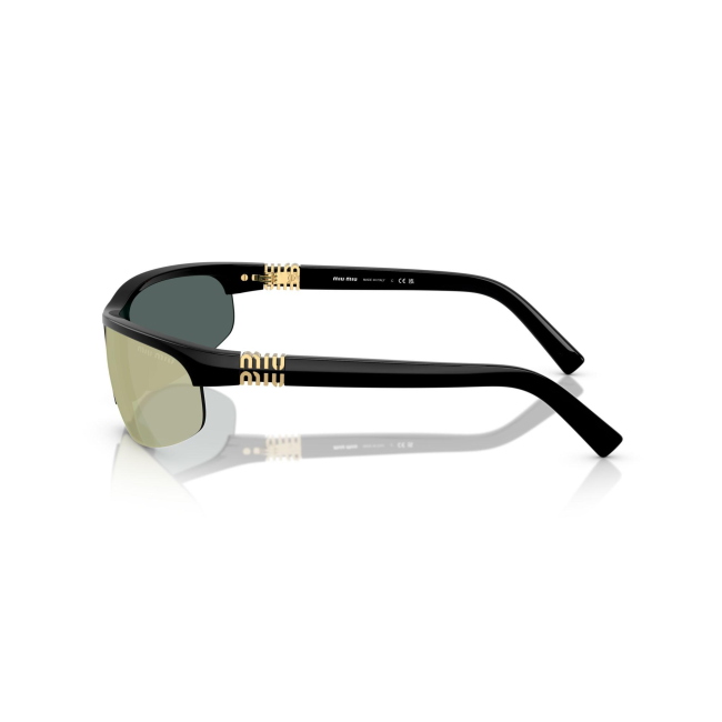 Miu Miu SMU A02 col. 1AB-90J è un occhiale da sole da donna in acetato nero lucido, dalla forma ovale e calibro 70.