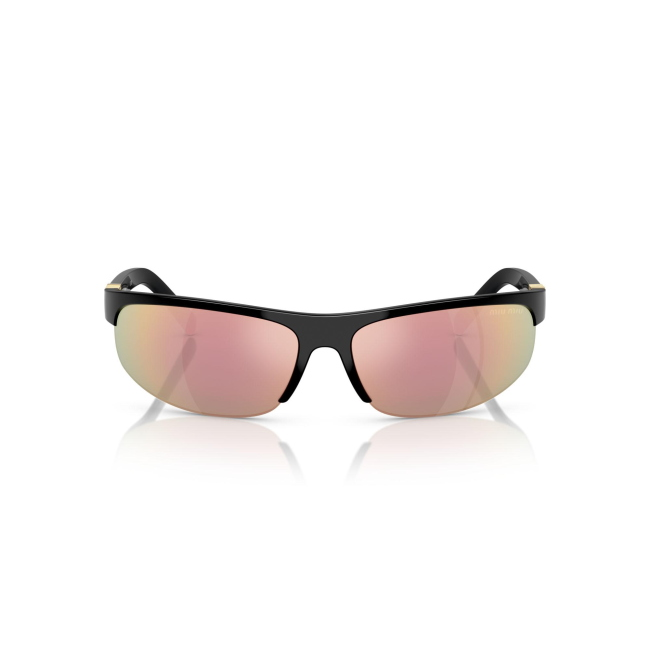 Miu Miu SMU A02 col. 1AB-90J è un occhiale da sole da donna in acetato nero lucido, dalla forma ovale e calibro 70.