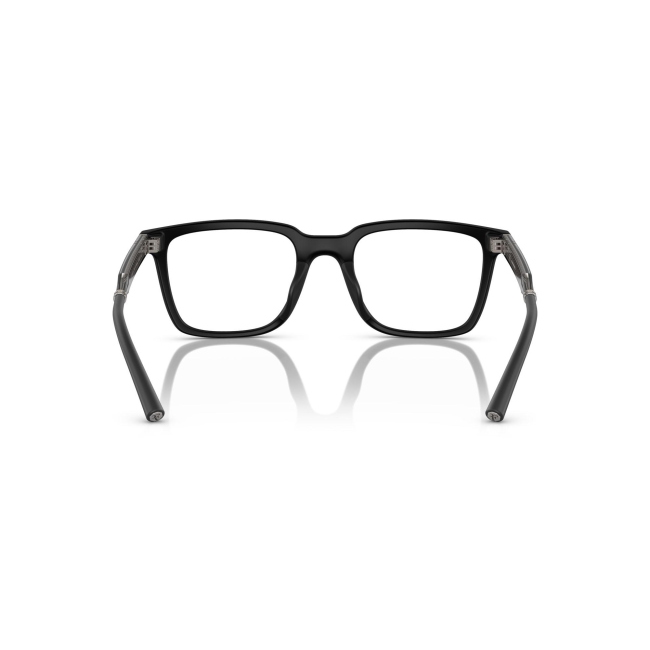 Oliver Peoples OV 5553U MR. FEDERER col. 7001 è una montatura da vista da uomo in acetato nero lucido e satinato, dalla forma rettangolare e calibro 52.