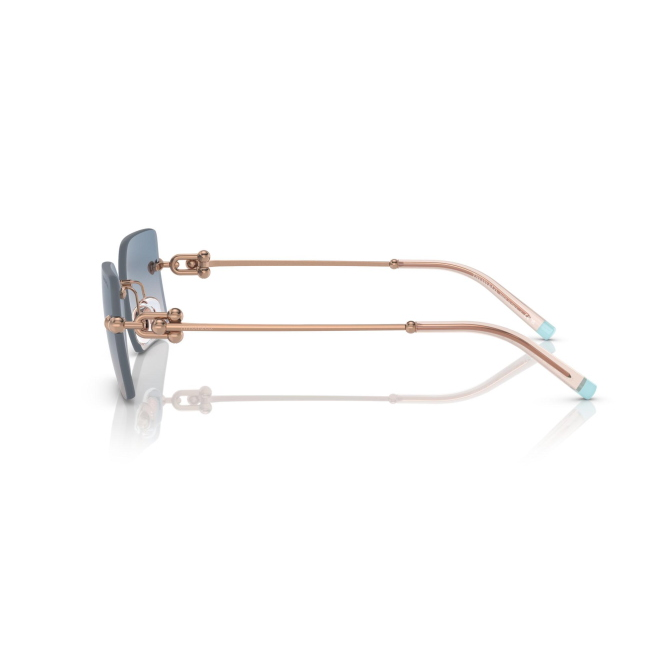 Tiffany & Co. TF 3088 col. 6105/16 è un occhiale da sole da donna in metallo rubedo rosso, dalla forma rettangolare e calibro 59.