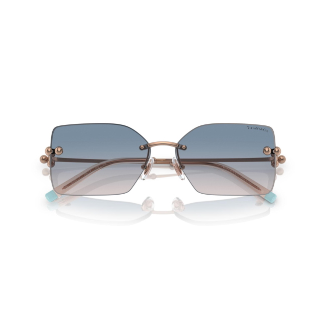 Tiffany & Co. TF 3088 col. 6105/16 è un occhiale da sole da donna in metallo rubedo rosso, dalla forma rettangolare e calibro 59.