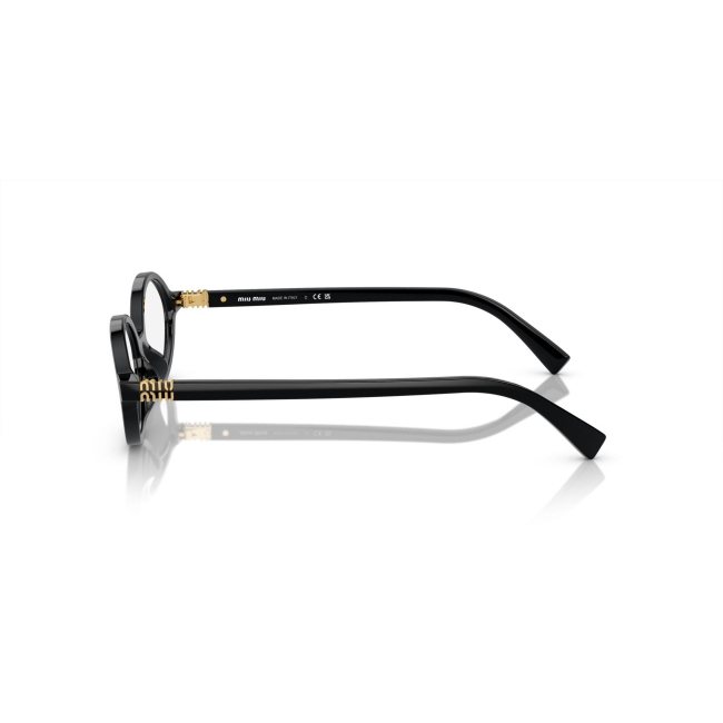 Miu Miu MU 01XV col. 1AB-1O1 è una montatura da vista da donna in acetato nero lucido, dalla forma ovale e calibro 50.