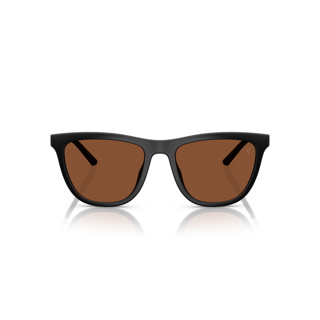 Oliver Peoples OV5558SU col. 700153 è un occhiale da sole in acetato semi-matte black marroni e calibro 52.