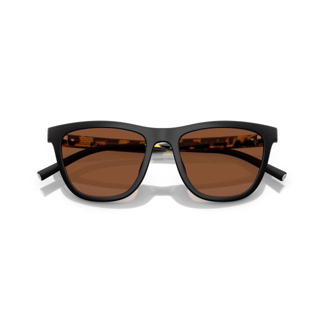 Oliver Peoples OV5558SU col. 700153 è un occhiale da sole in acetato semi-matte black marroni e calibro 52.