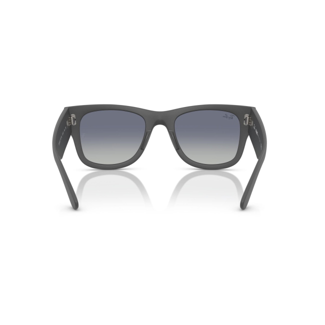 Ray-Ban RB 4840-S MEGA WAYFARER LITEFORCE col. 6017/4L è un occhiale da sole in acetato grigio satinato e calibro 50.