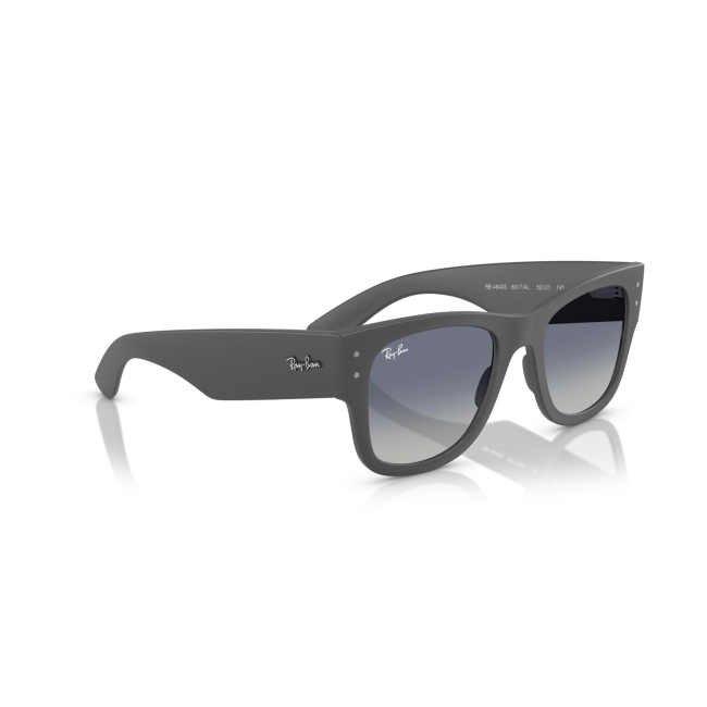 Ray-Ban RB 4840-S MEGA WAYFARER LITEFORCE col. 6017/4L è un occhiale da sole in acetato grigio satinato e calibro 50.