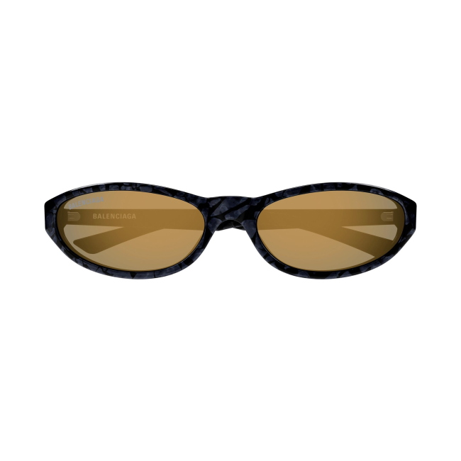 Balenciaga BB0007S col. 010 è un occhiale da sole in acetato nero lucido e calibro 59.