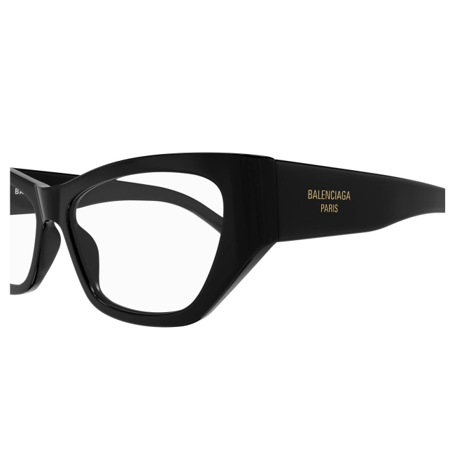 Balenciaga BB0372O col. 001 è una montatura da vista in acetato nero lucido e calibro 55.